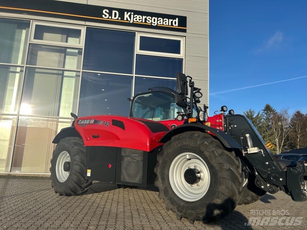 Case IH 742 Teleskopické manipulátory