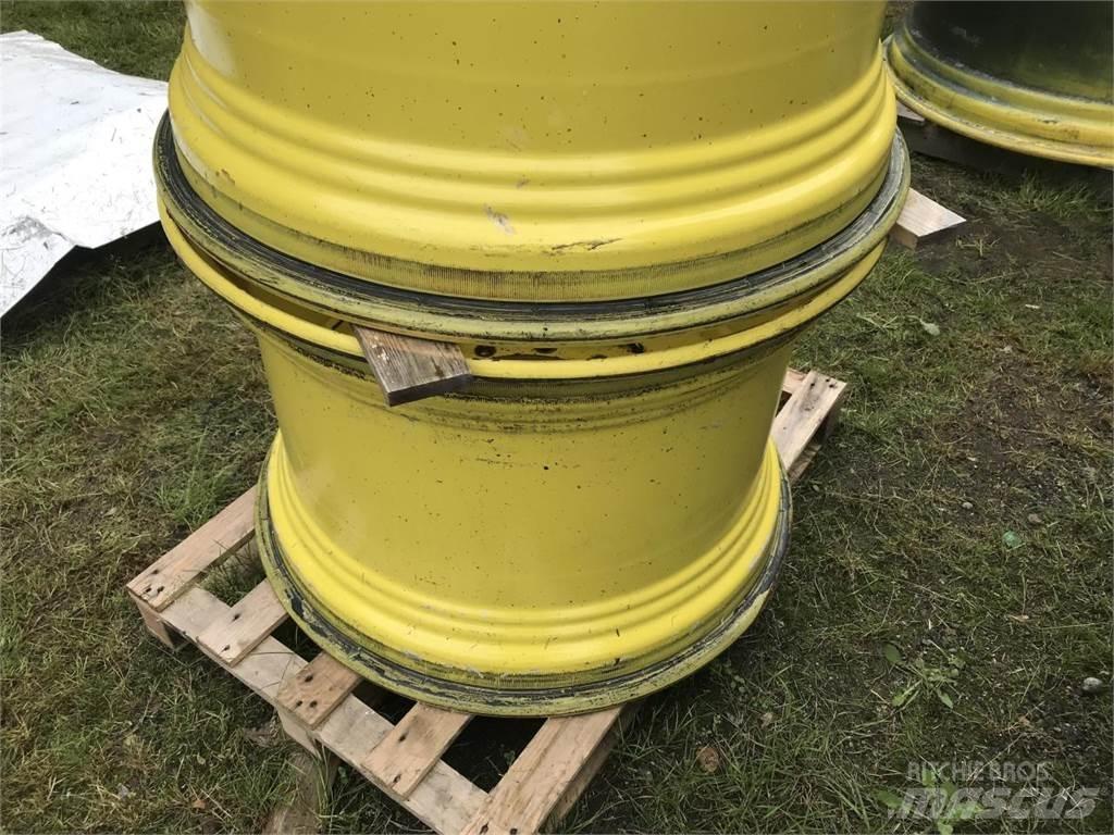 John Deere 23x34 Pneumatiky, kola a ráfky