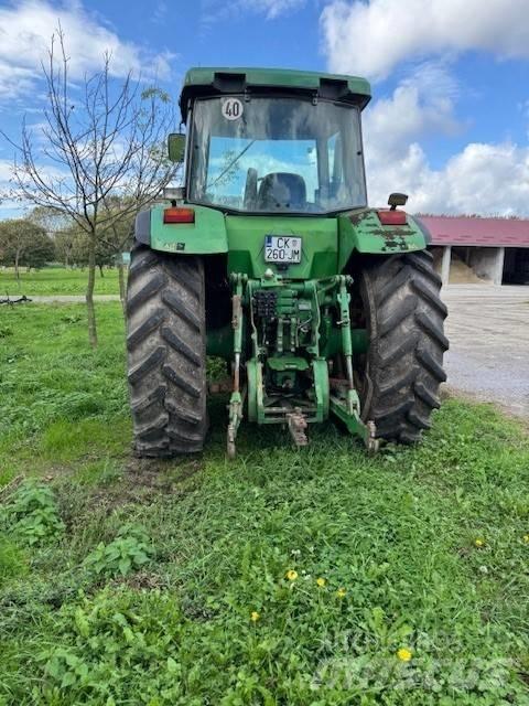 John Deere 8200 Traktory