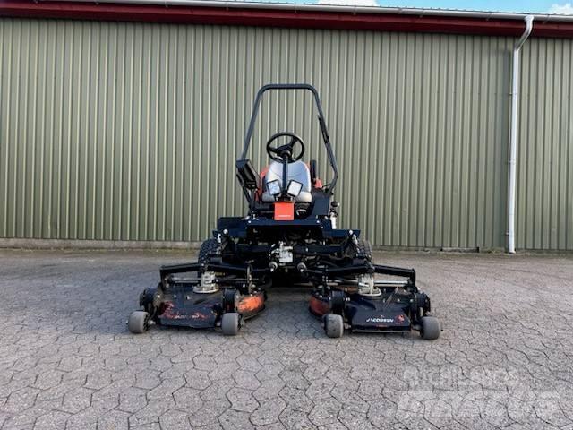 Jacobsen AR331 Sekačky pro sečení roughů a semiroughů