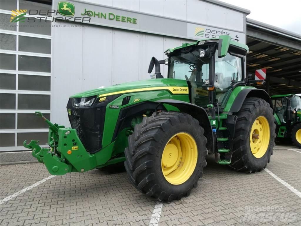 John Deere 8R 370 Traktory