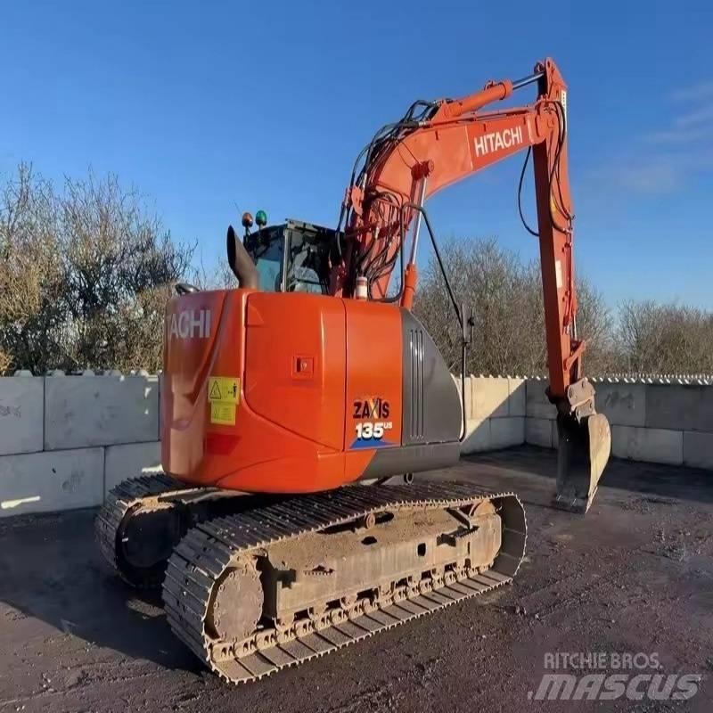 Hitachi ZX 135 Pásová rýpadla