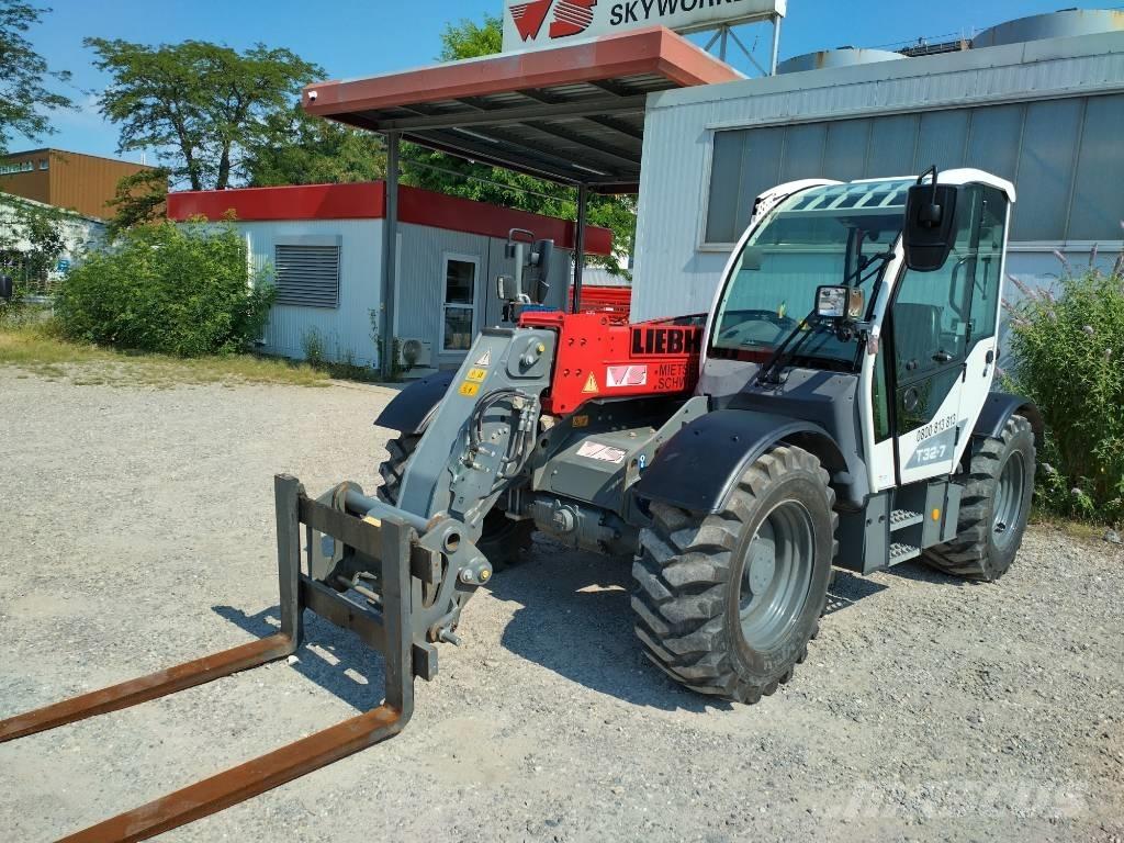Liebherr T 32-7 Teleskopické manipulátory