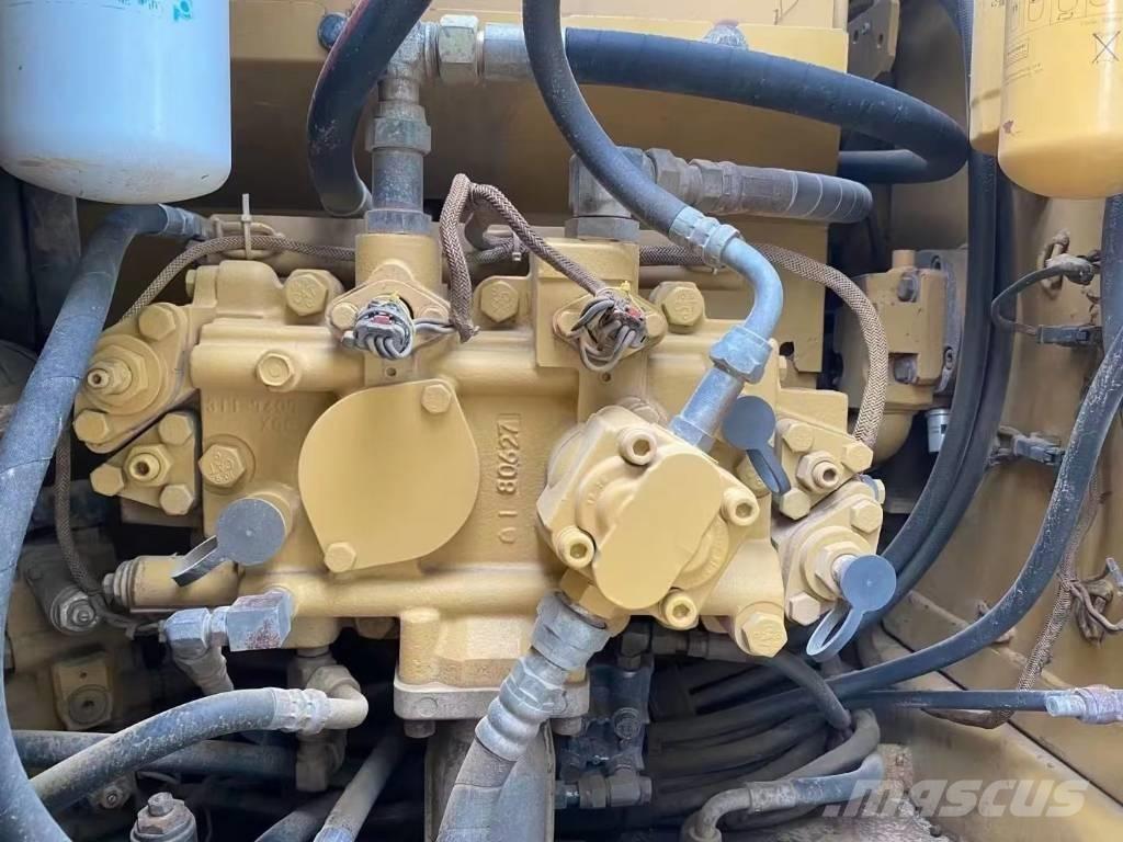 CAT 312D Midi rýpadla 7t - 12t