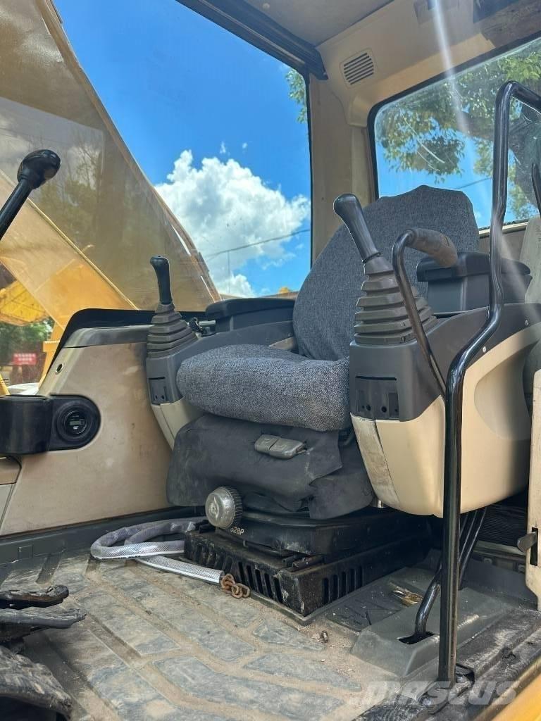 CAT 320C Midi rýpadla 7t - 12t