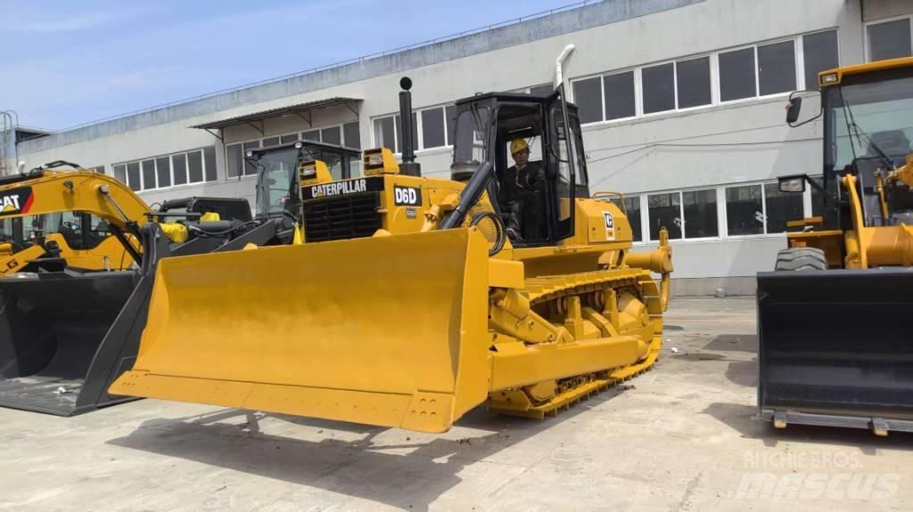 CAT D 6 D Pásové dozery