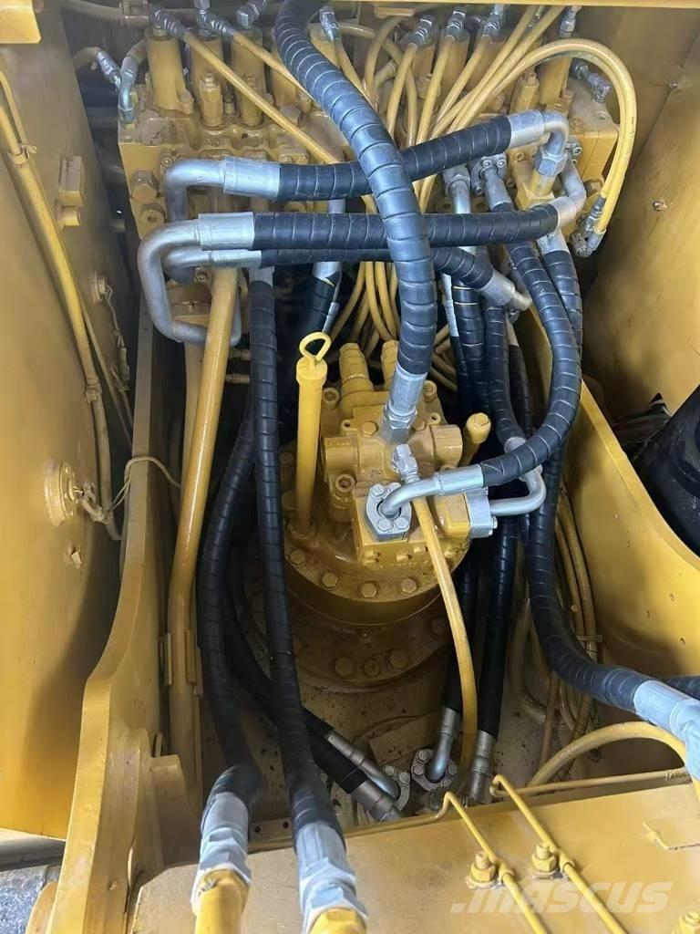 CAT 320 D2 Pásová rýpadla