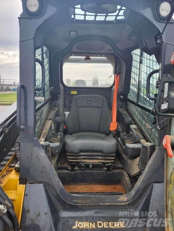 John Deere 333G Smykem řízené nakladače