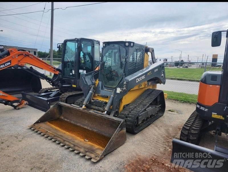 John Deere 333G Smykem řízené nakladače