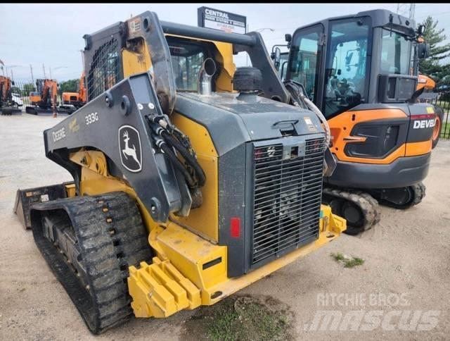 John Deere 333G Smykem řízené nakladače