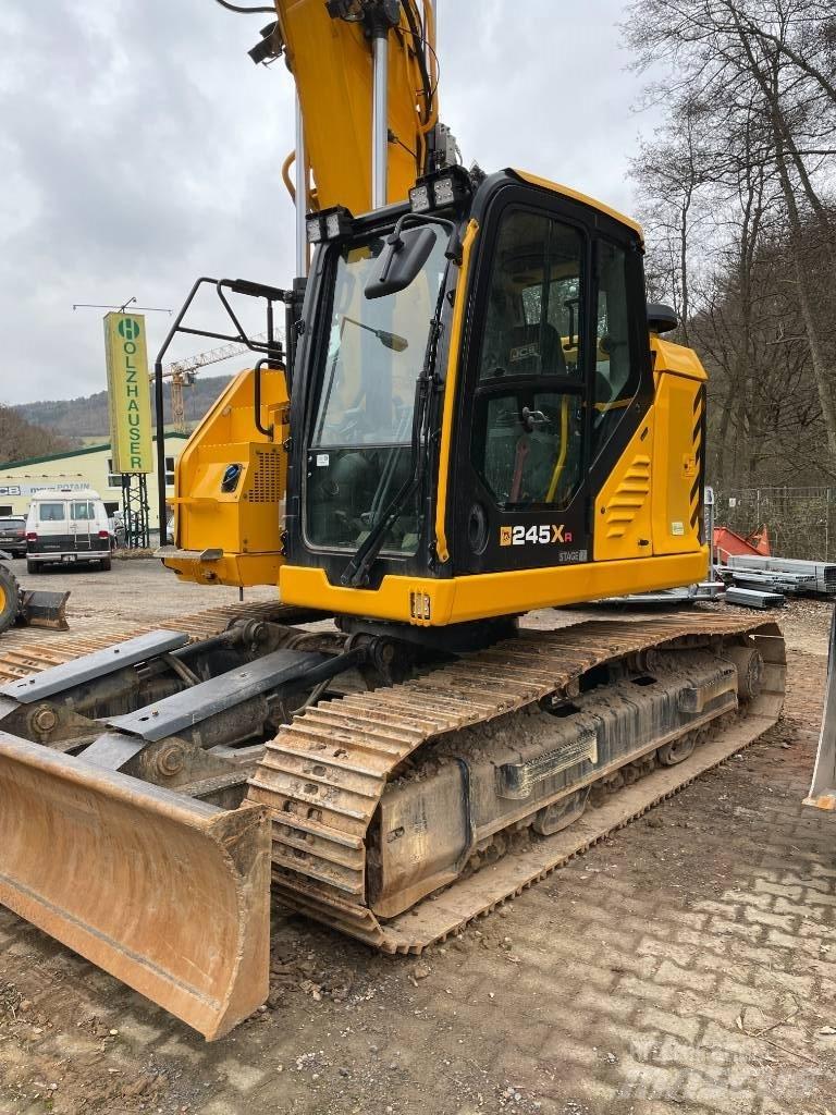 JCB 245 XR Pásová rýpadla