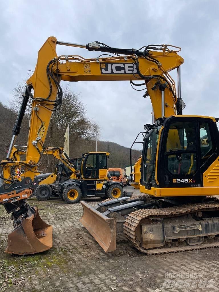 JCB 245 XR Pásová rýpadla