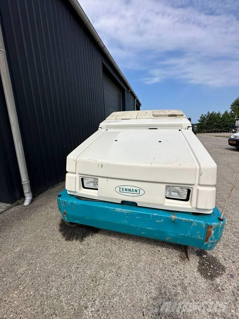 Tennant 8410 Zametací stroje