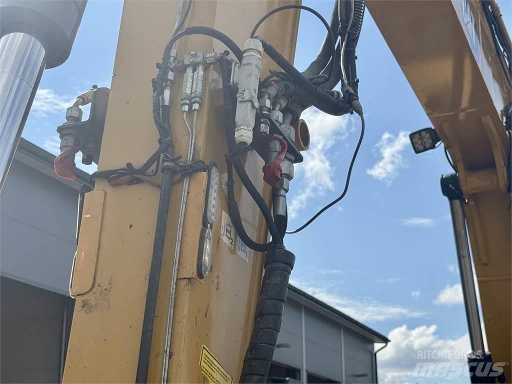 CAT 310 Midi rýpadla 7t - 12t