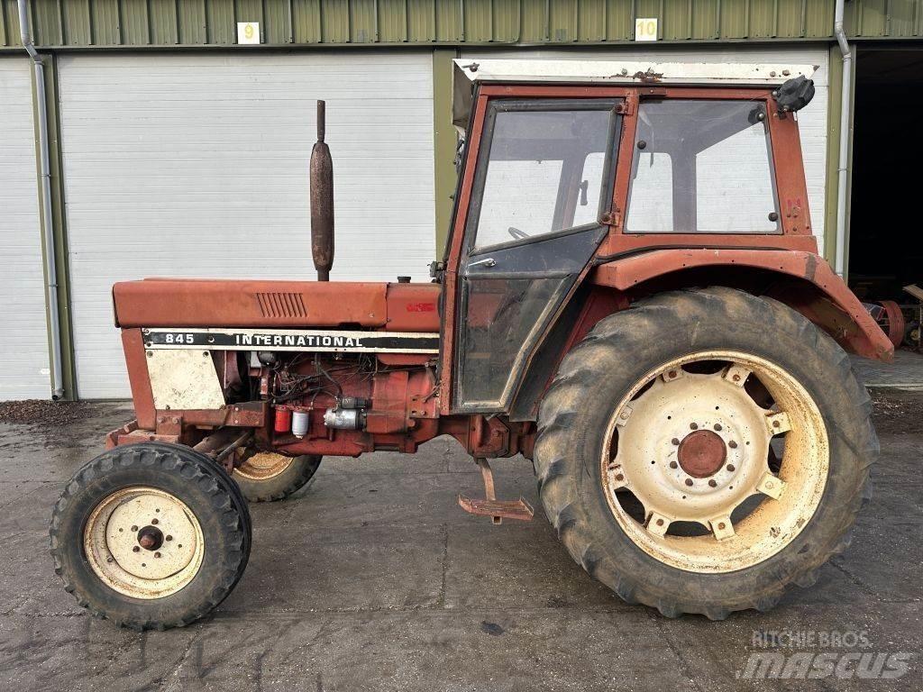 International 845 Traktory