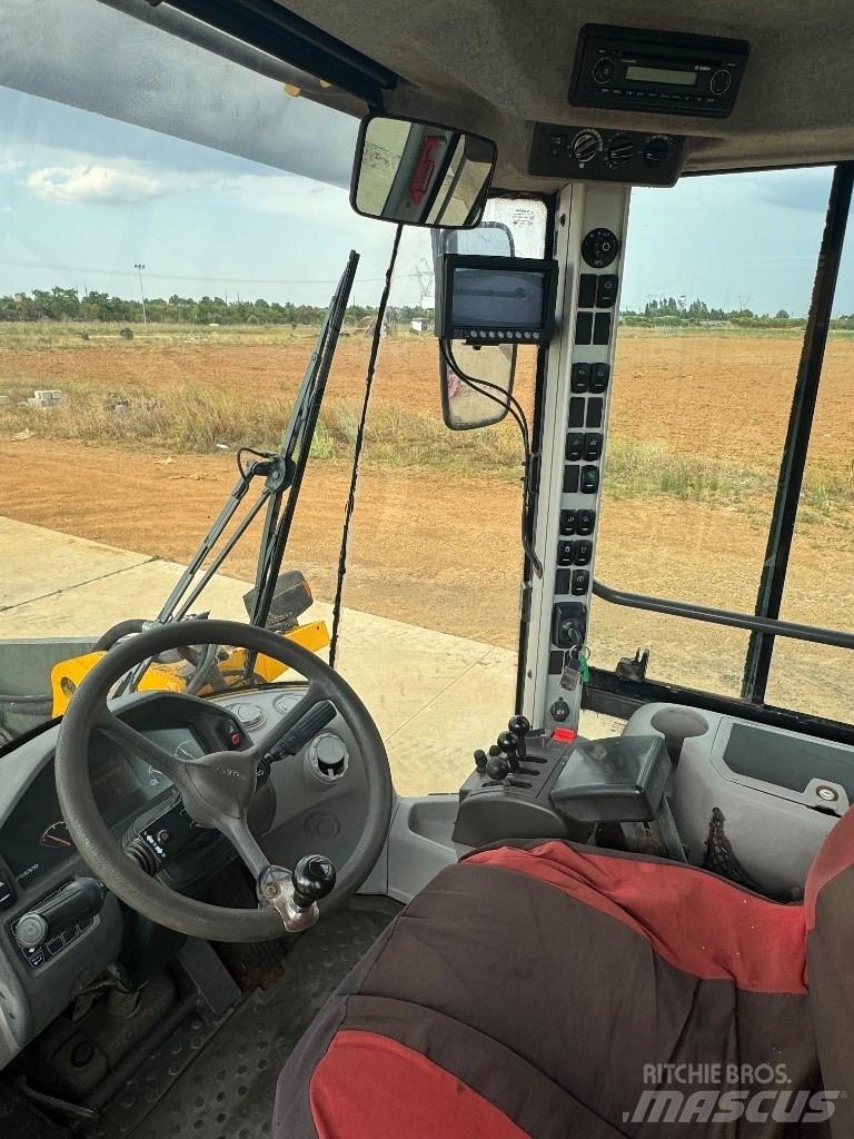Volvo L90F Kolové nakladače