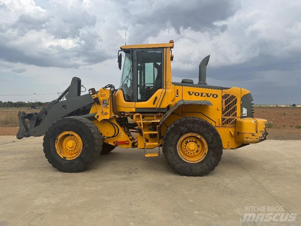 Volvo L90F Kolové nakladače