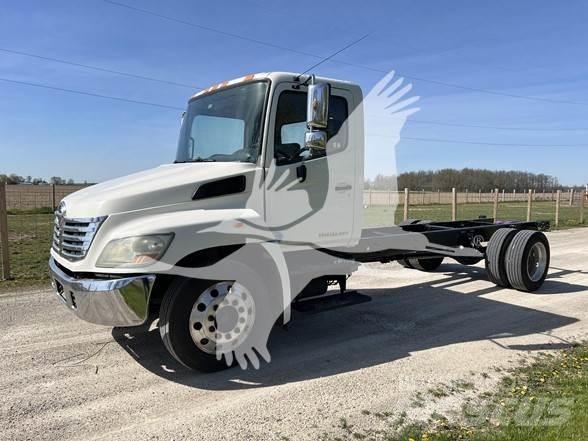 Hino 238 Nákladní vozidlo bez nástavby