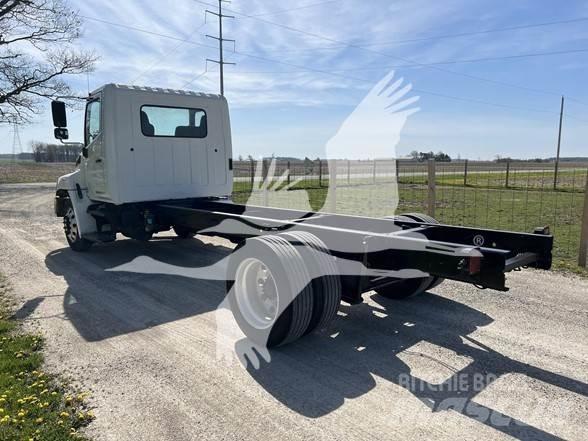 Hino 238 Nákladní vozidlo bez nástavby