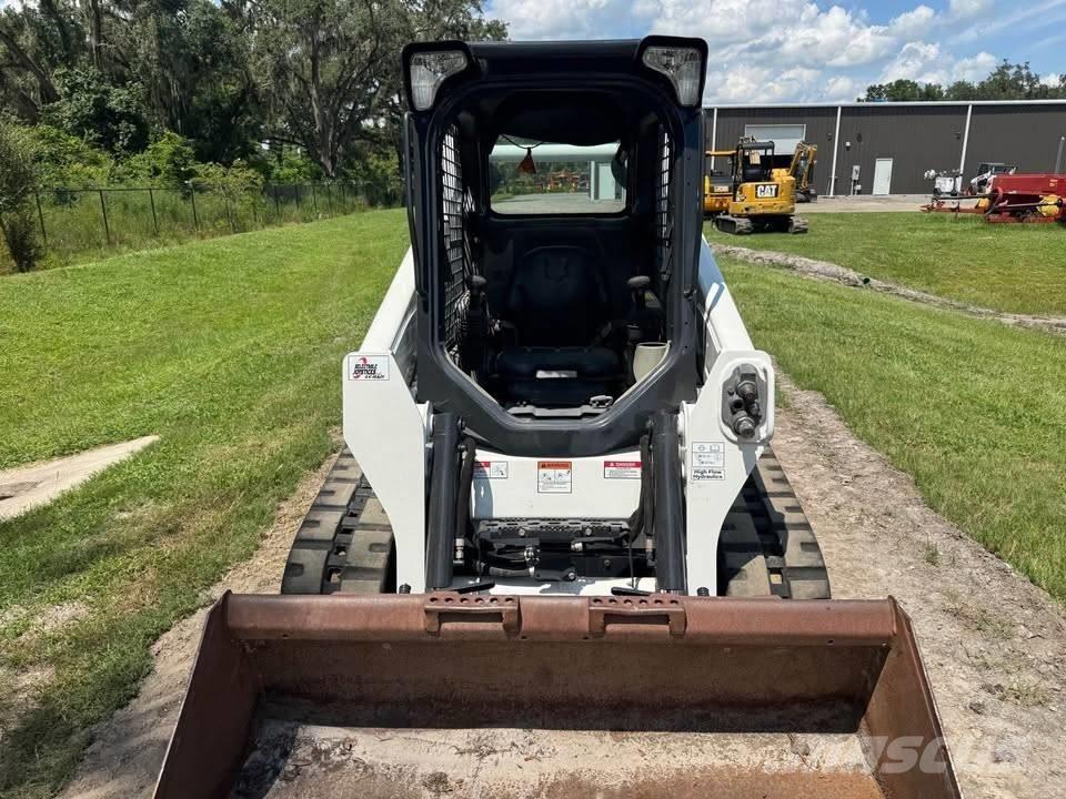 Bobcat T 590 Smykem řízené nakladače