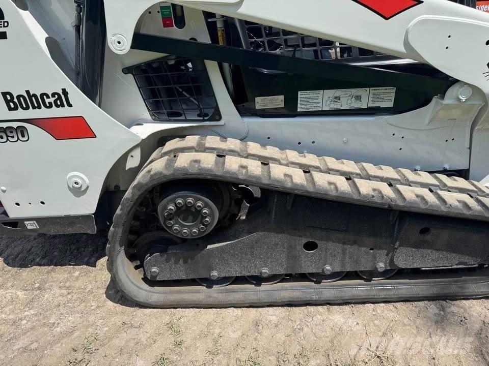 Bobcat T 590 Smykem řízené nakladače