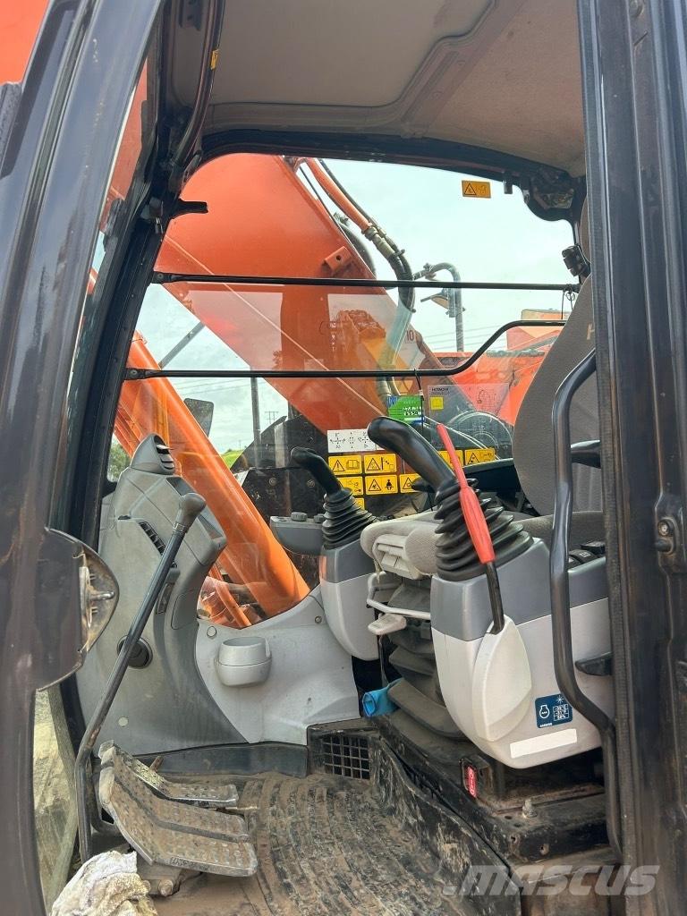 Hitachi ZX225 USLC-6 Pásová rýpadla