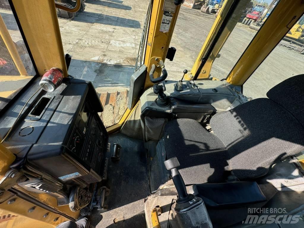 CAT D 6 N LGP Pásové dozery