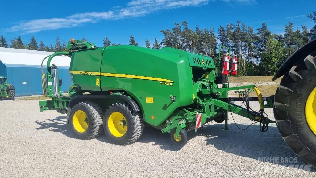 John Deere C441R Lis na válcové balíky