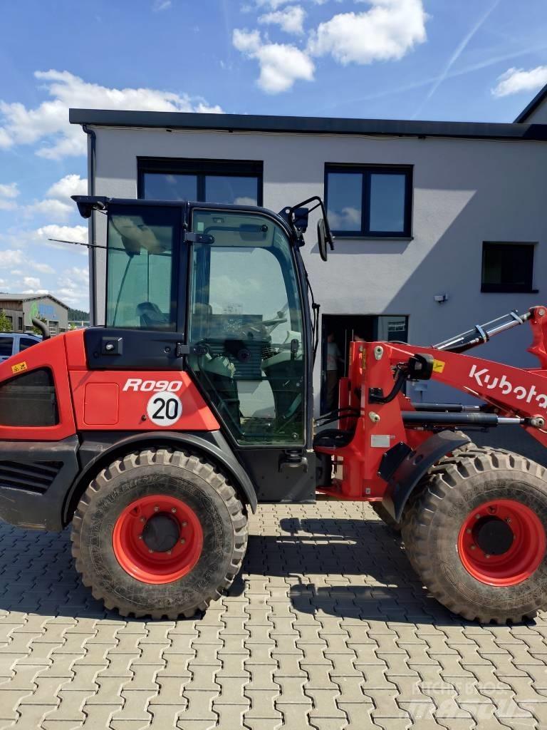 Kubota R 090 Kolové nakladače