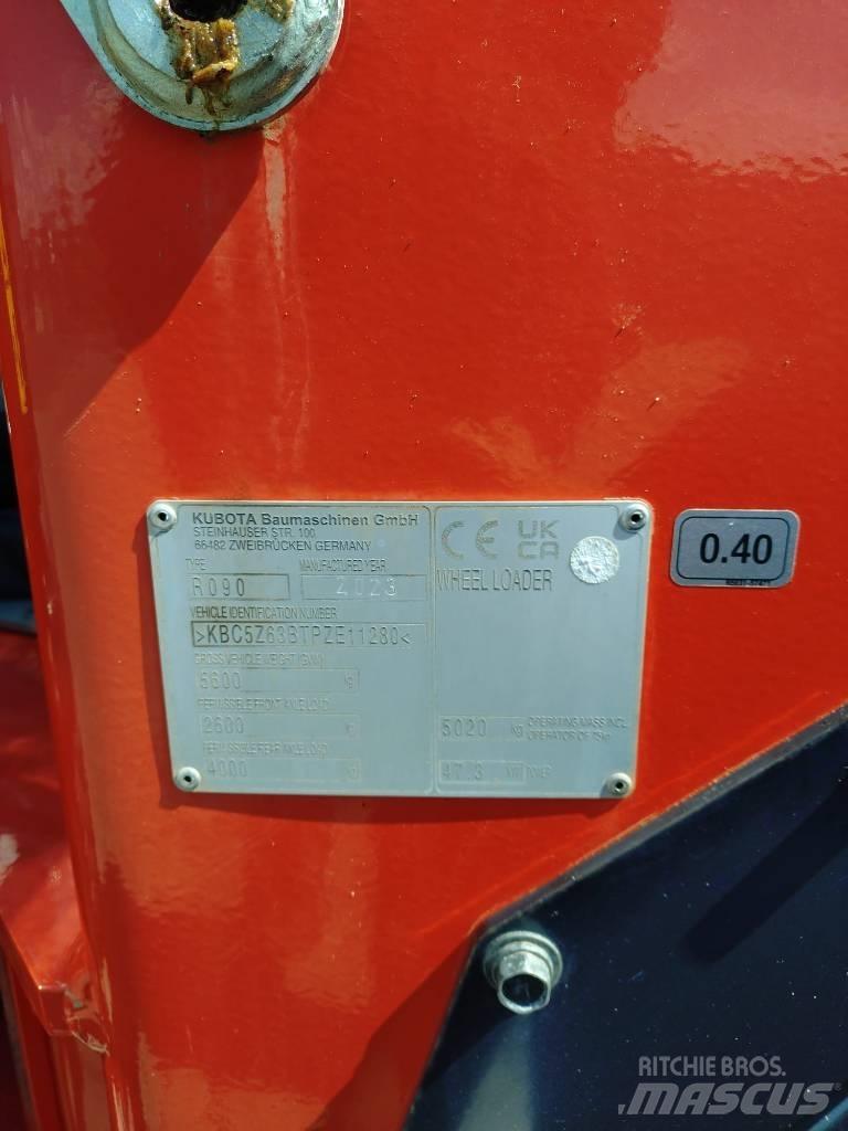 Kubota R 090 Kolové nakladače