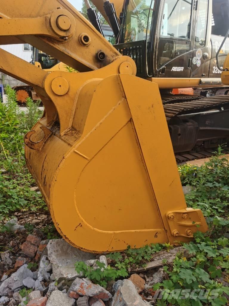 Komatsu PC 220-7 Pásová rýpadla