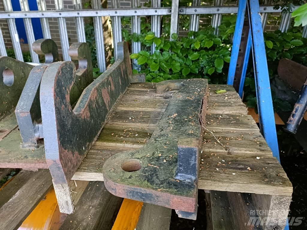 JCB WELD ON BRACKETS Další nakladače, rypadla a příslušenství