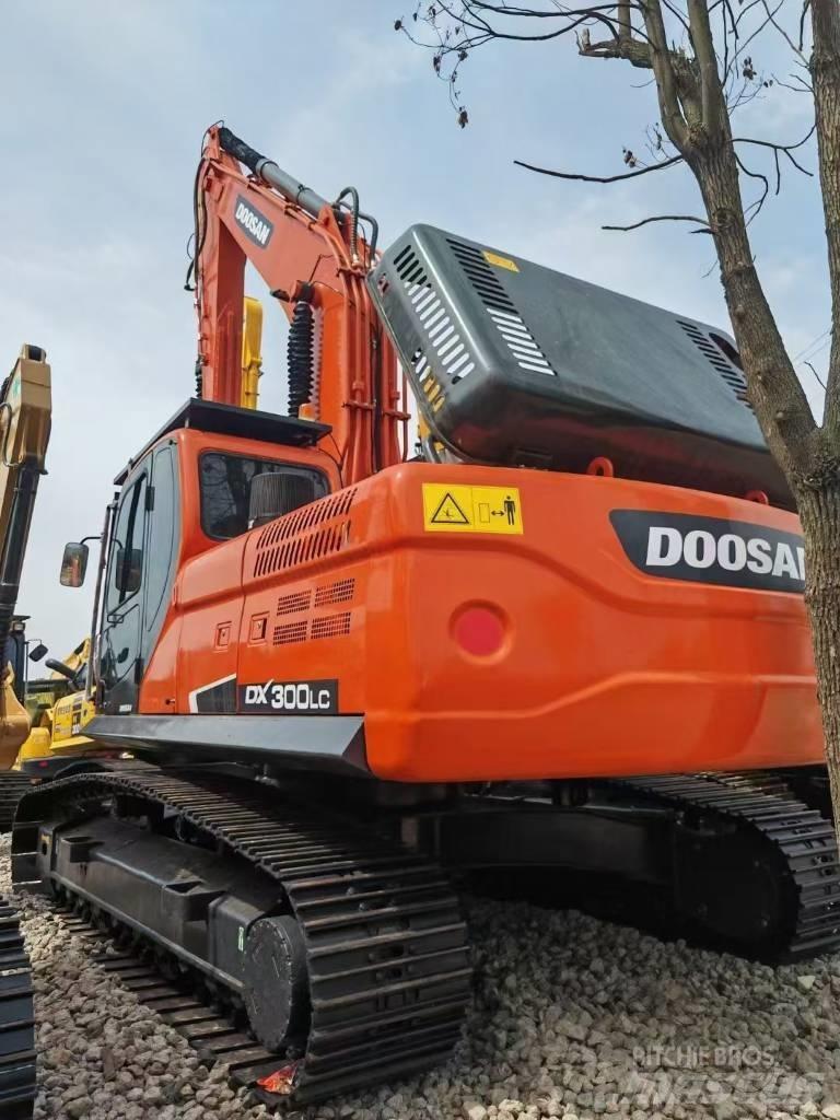 Doosan DX 300 LCA Pásová rýpadla