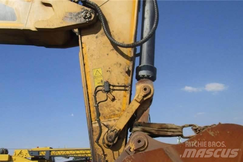 CAT 374FL Mini rýpadla < 7t