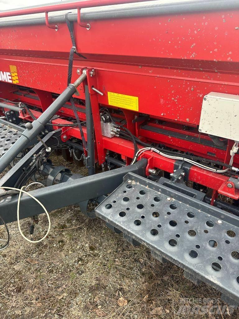 Tume HKL4000 Mechanické secí stroje