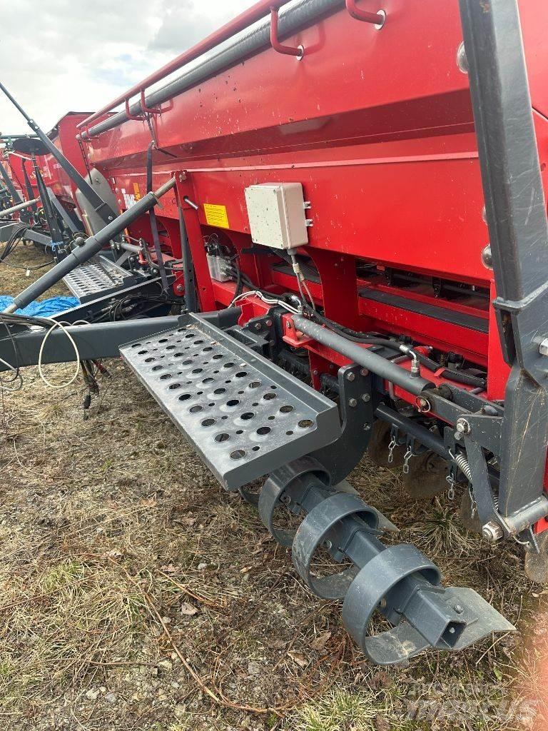 Tume HKL4000 Mechanické secí stroje