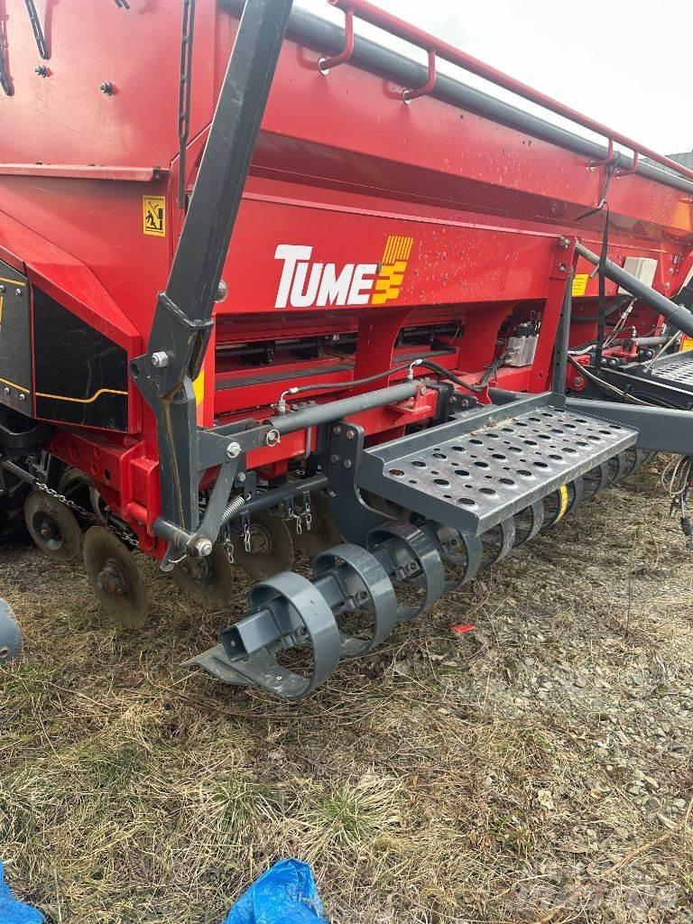 Tume HKL4000 Mechanické secí stroje
