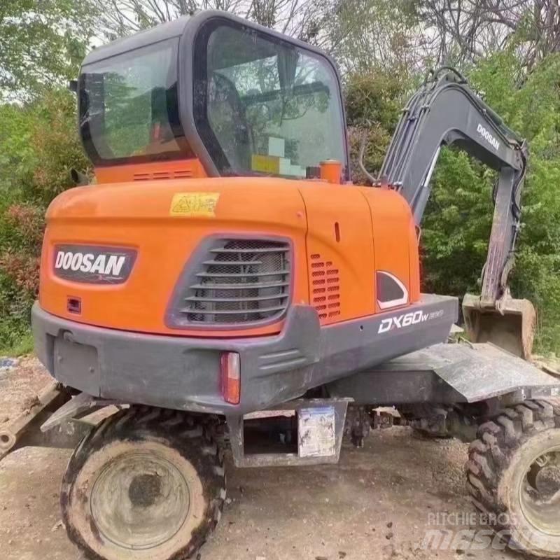 Doosan DX60W Kolová rýpadla