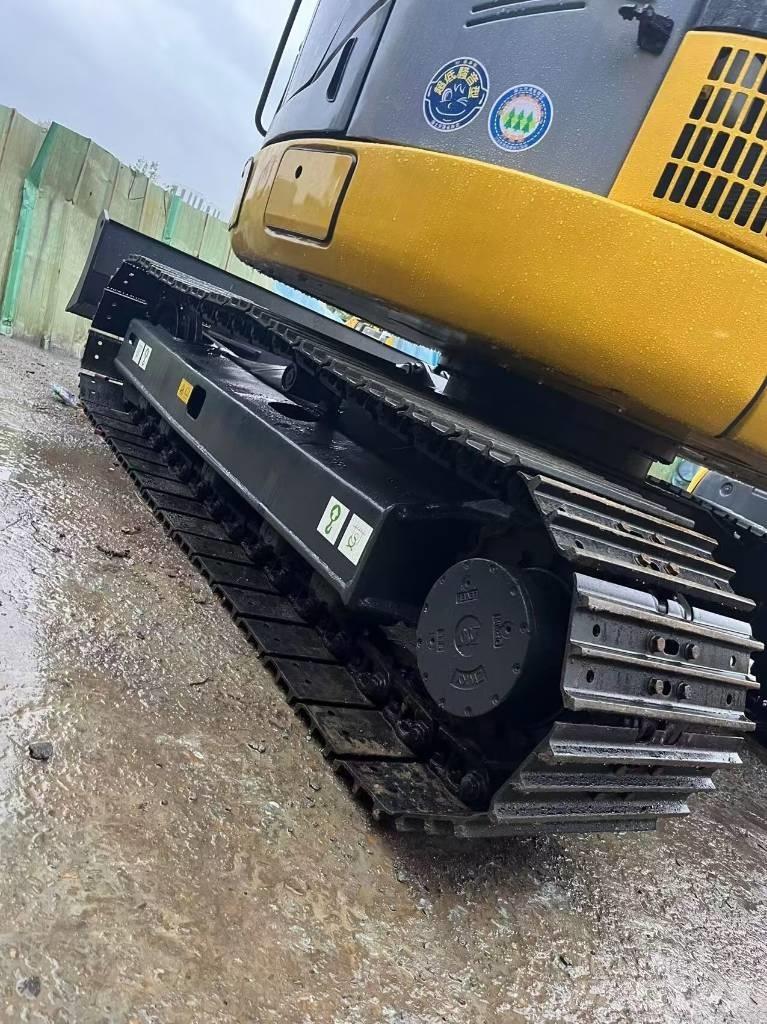 Komatsu PC 78 Pásová rýpadla