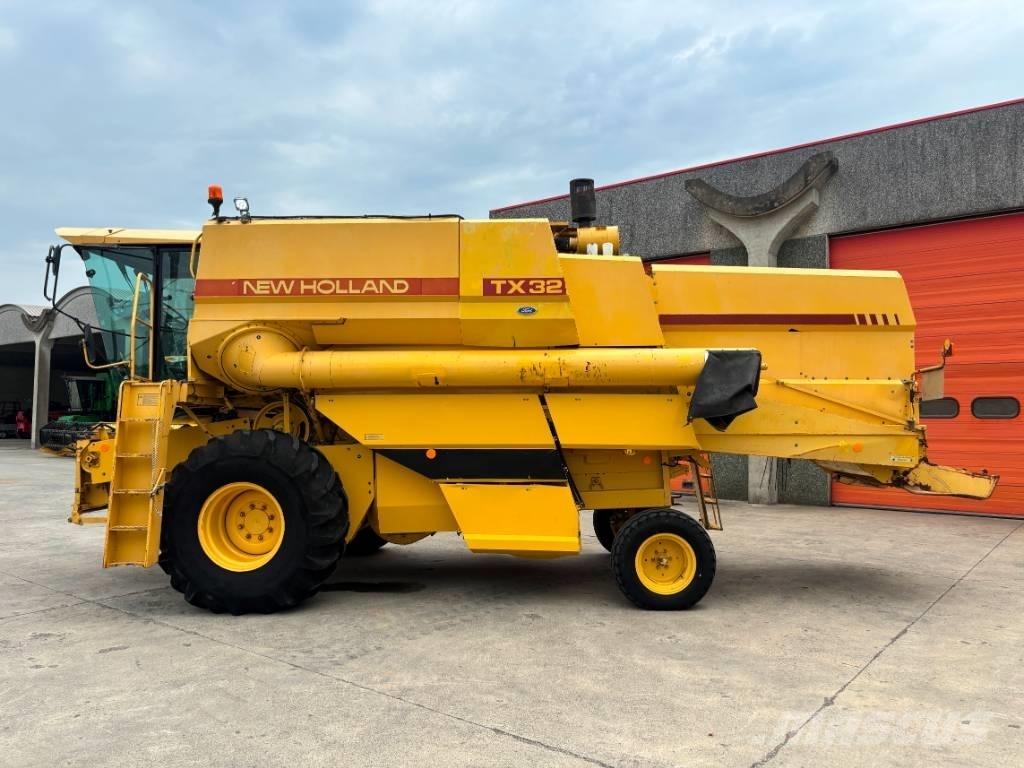New Holland TX 32 Sklízecí mlátičky
