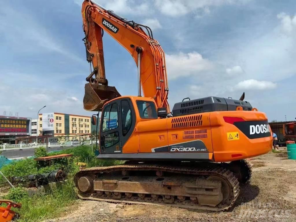 Doosan DX 300 Pásová rýpadla