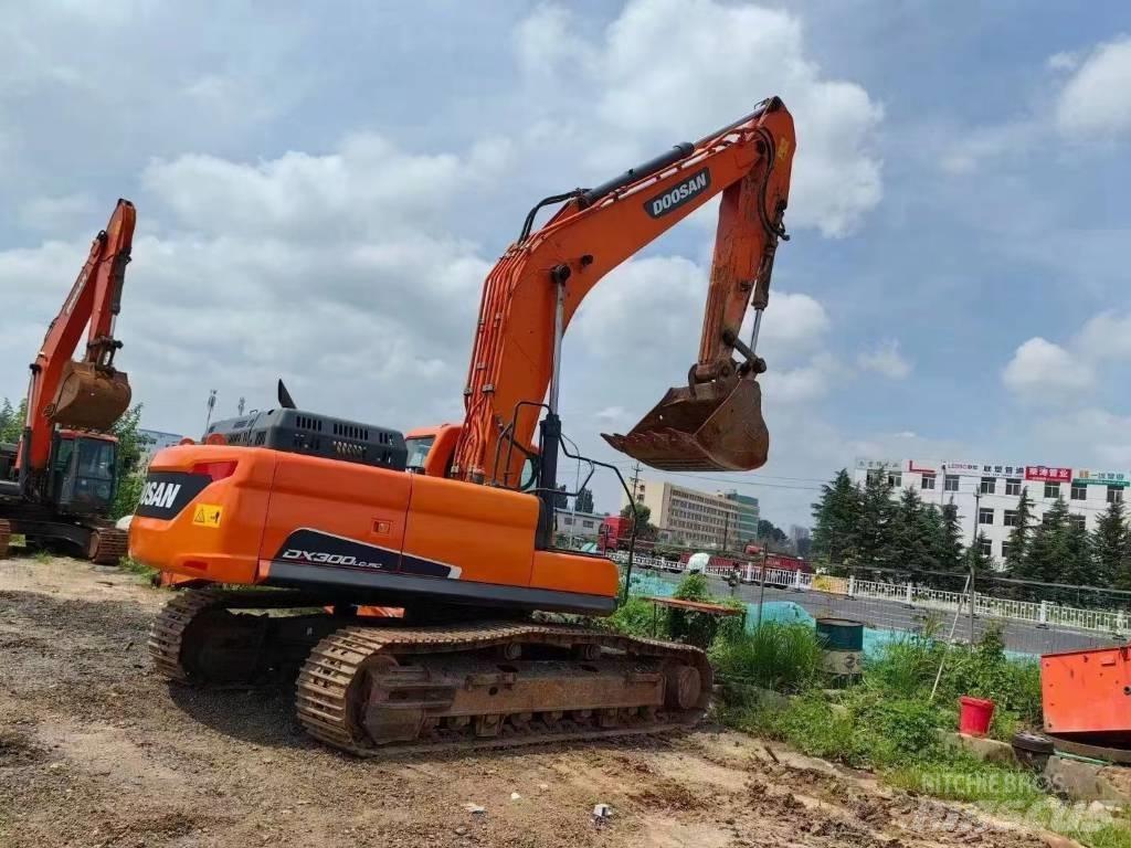 Doosan DX 300 Pásová rýpadla