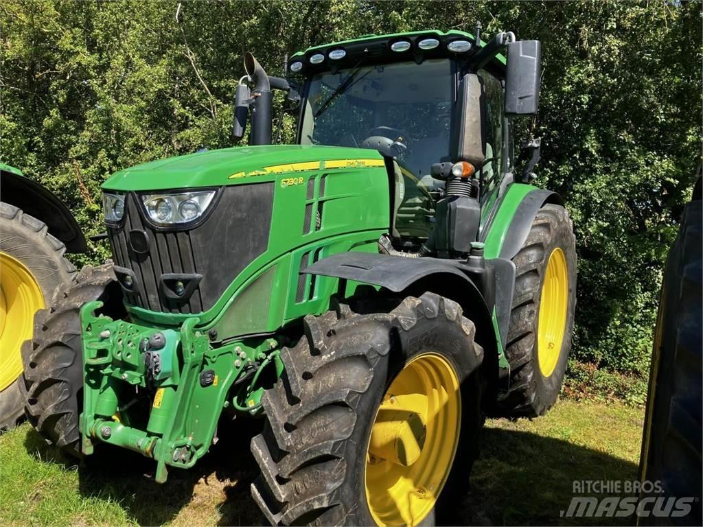 John Deere 6230R Traktory