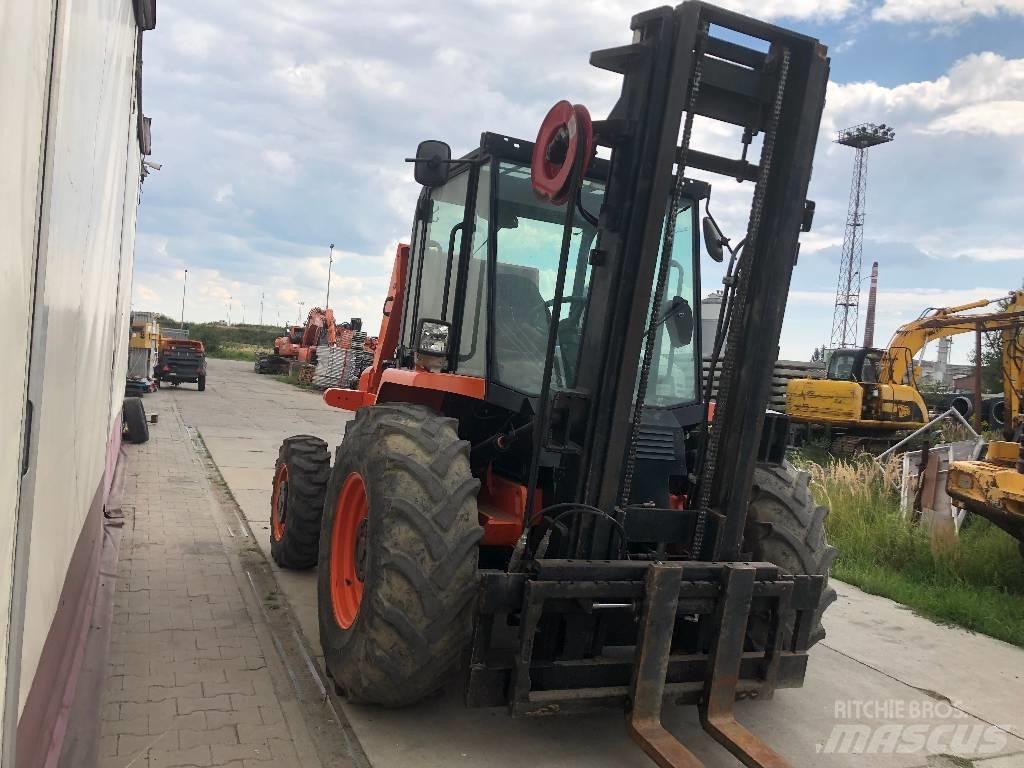 JCB 930-4 Terénní vysokozdvižné vozíky