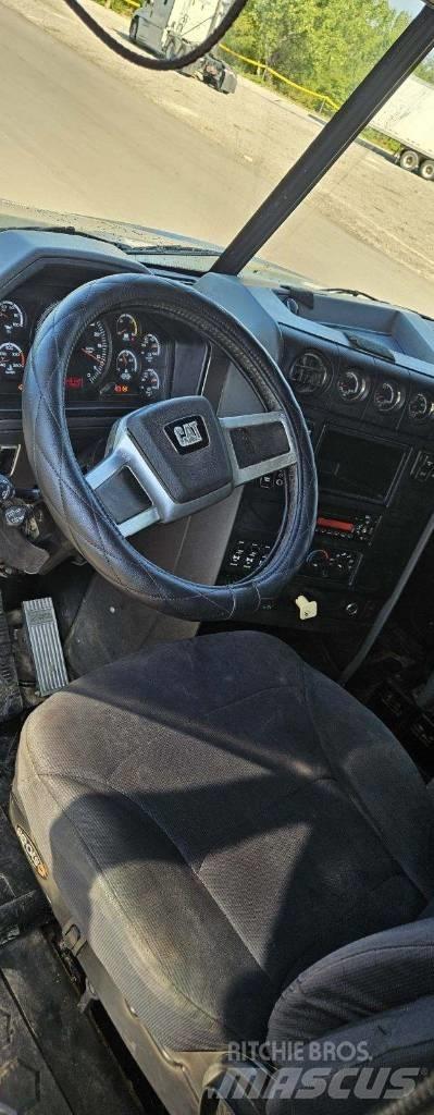 CAT CT 660 Sklápěče