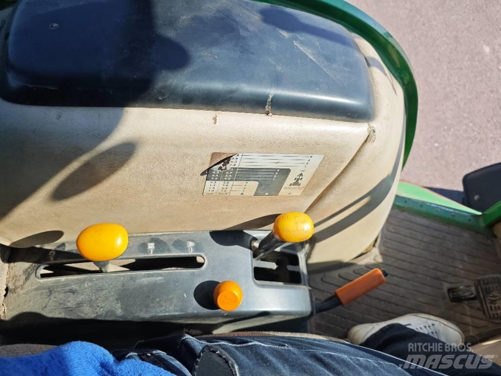 John Deere 4520 Kompaktní traktory