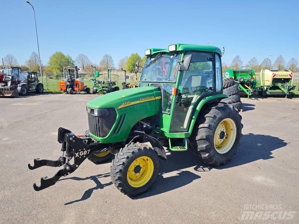John Deere 4520 Kompaktní traktory