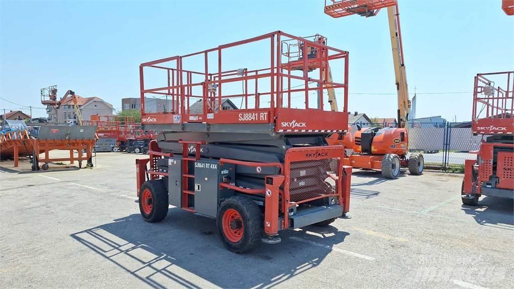 SkyJack 8841RT Nůžková zvedací plošina