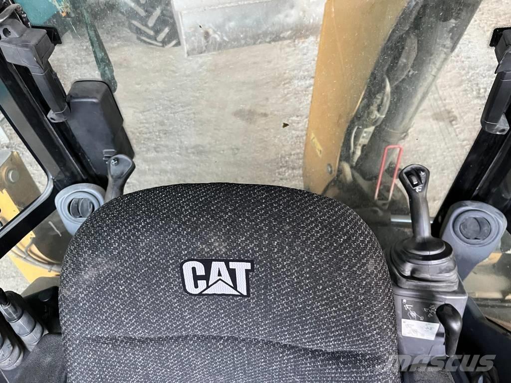 CAT 432 F 2 Rýpadlo-nakladače