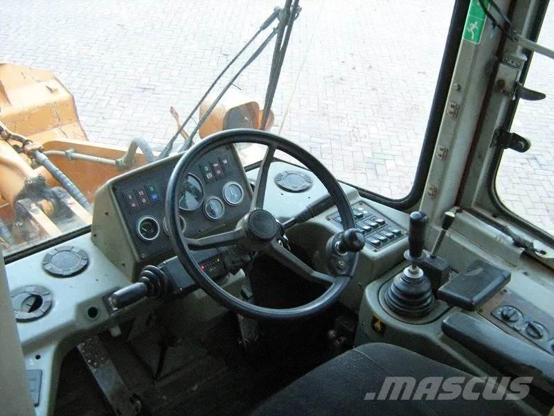 Hyundai HL740-3 Kolové nakladače
